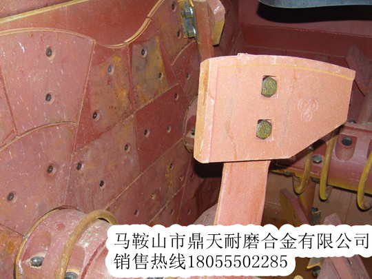 陜西興平1000混凝土攪拌機(jī)側(cè)襯板、側(cè)刮刀、側(cè)下刮刀價格